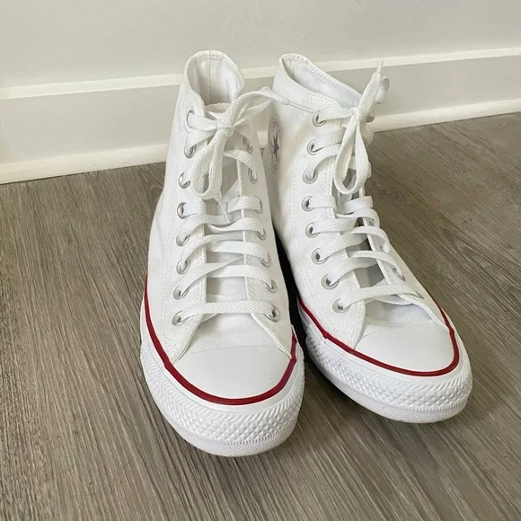 ⛔SOLD⛔ White Converse Sneakers - Picture 4 of 9